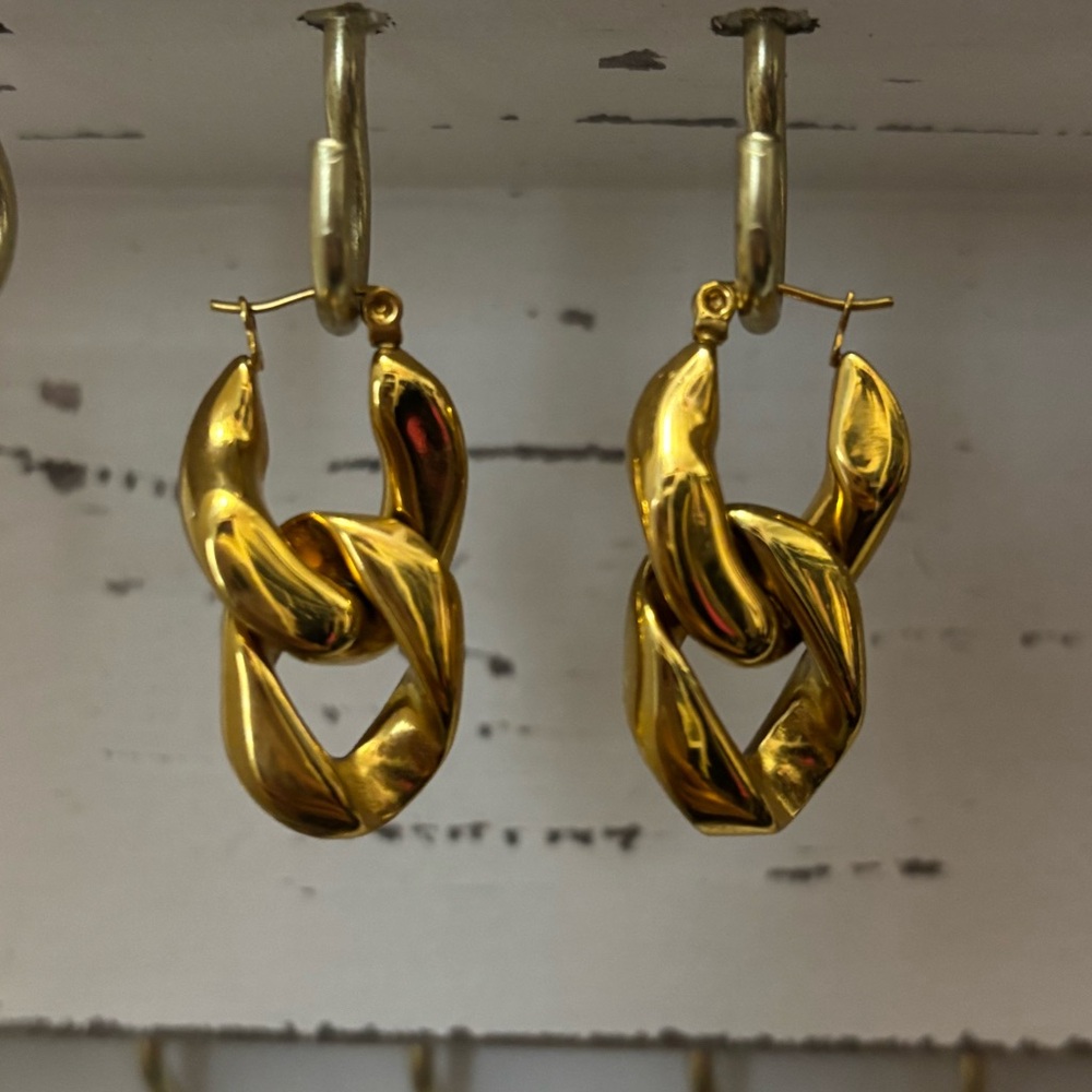 Elegant Gold Hoop Earrings
